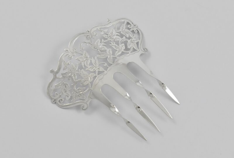 Edwardian silver hair comb marked for Birmingham 1906 by Pearce & Thompson.