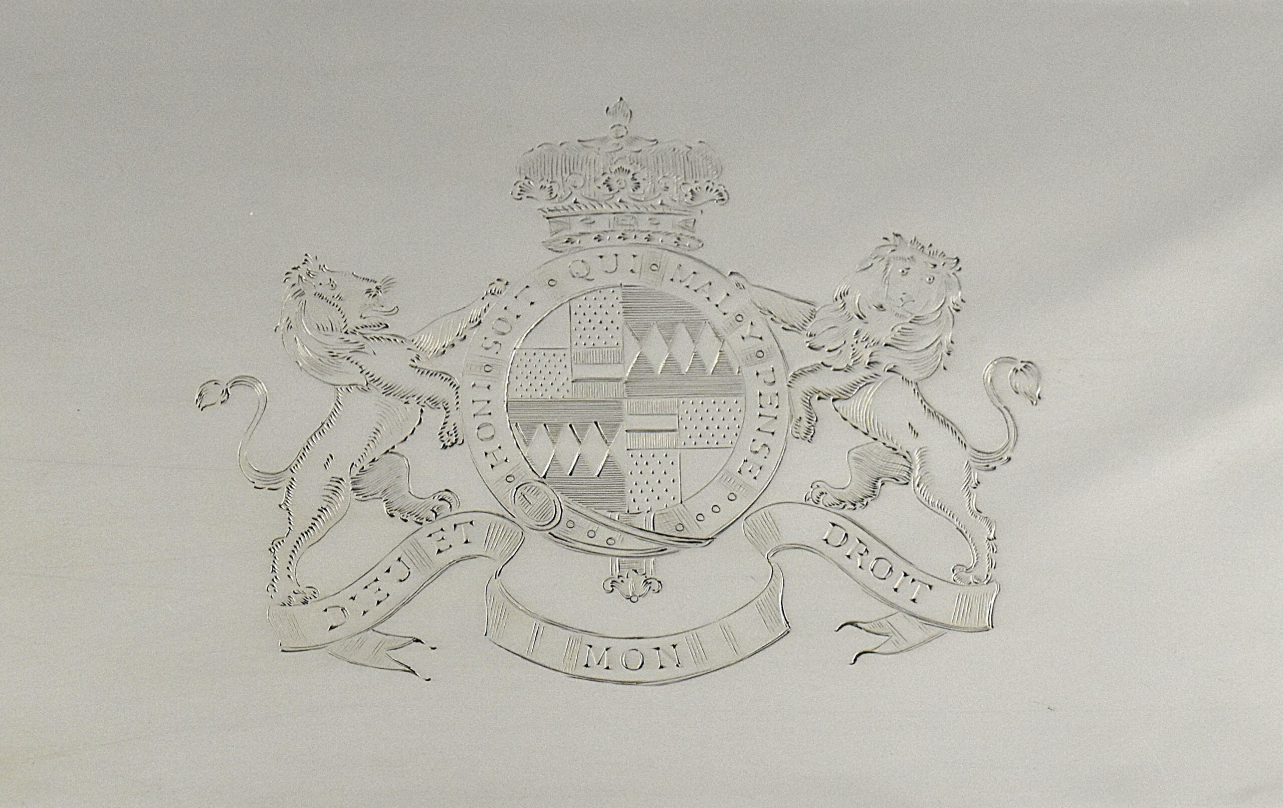 George III silver knife tray marked for London 1802 by William Frisbee engraved with the Royal coat of arms and Latin motto’s- “Honi Soit Qui Mal Y Pense” (Shame on anyone who thinks evil of it) and “Dieu Et Mon Droit’ (God and my right shall me defend’). - Image 3