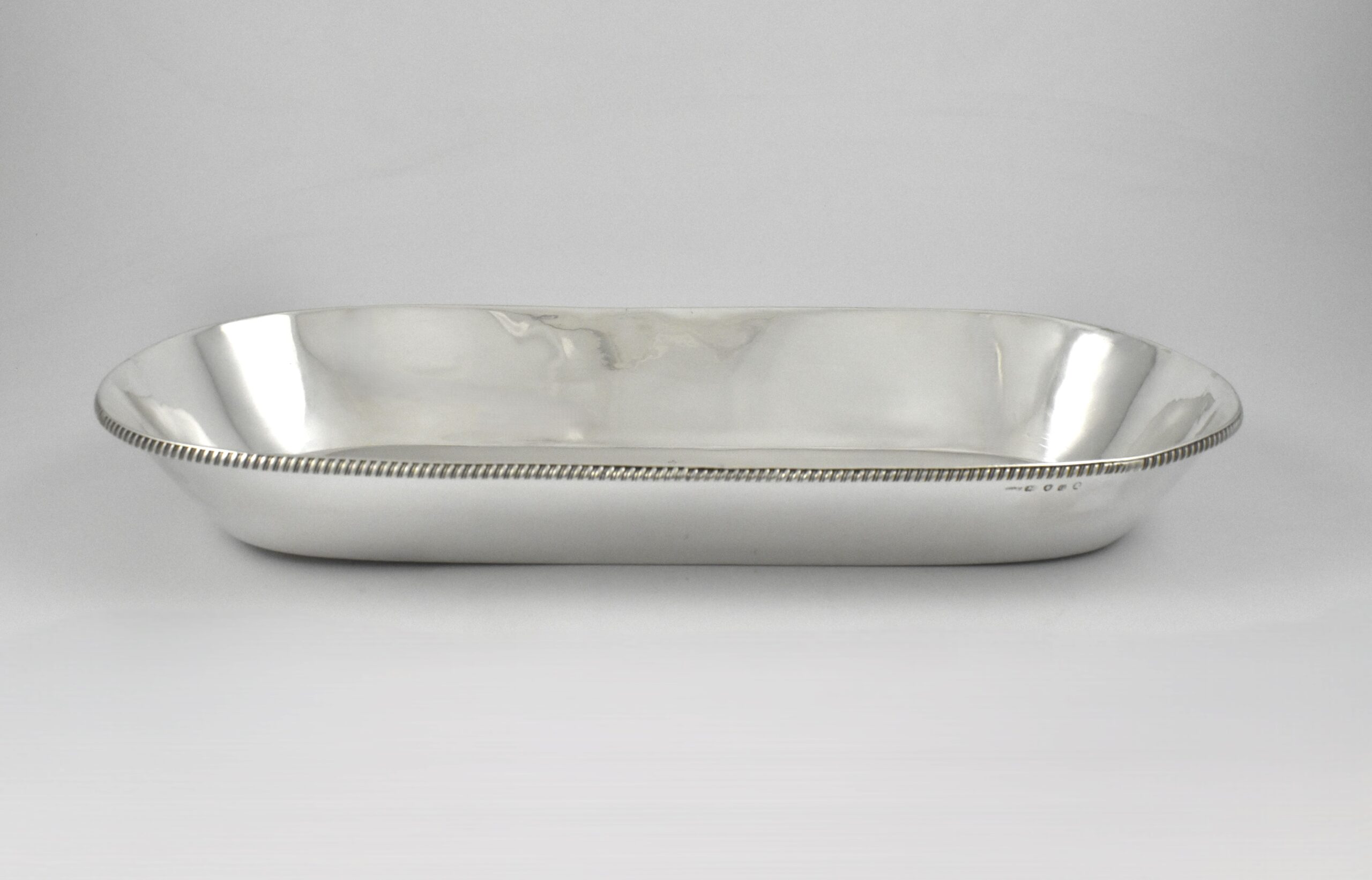 George III silver knife tray marked for London 1802 by William Frisbee engraved with the Royal coat of arms and Latin motto’s- “Honi Soit Qui Mal Y Pense” (Shame on anyone who thinks evil of it) and “Dieu Et Mon Droit’ (God and my right shall me defend’). - Image 4