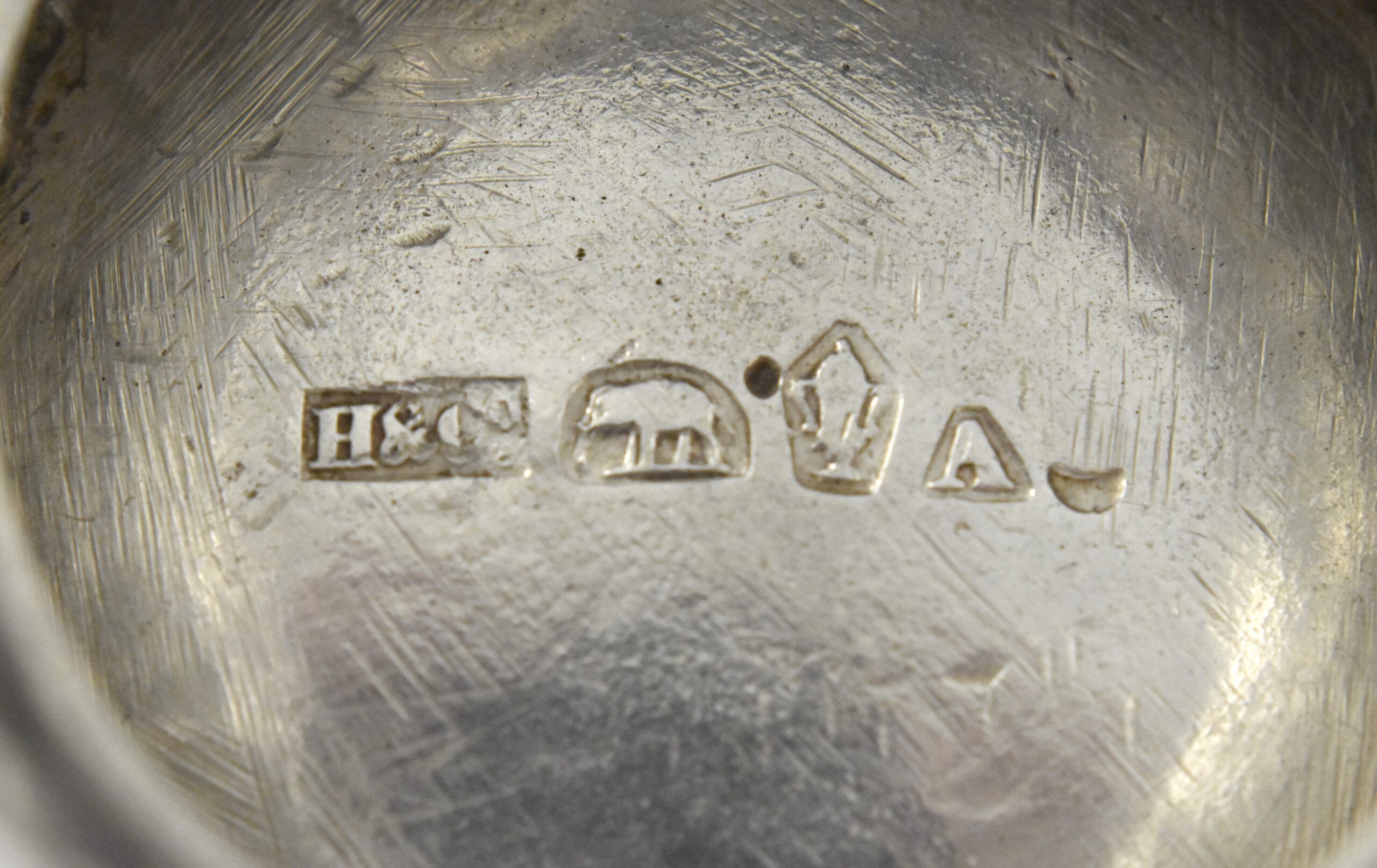 Mid-19th century Indian Colonial silver presentation cup and cover by Hamilton & Co. Inscribed “The 46th Mug Won by Capt F J Davies Arab Eclipse. - Image 8