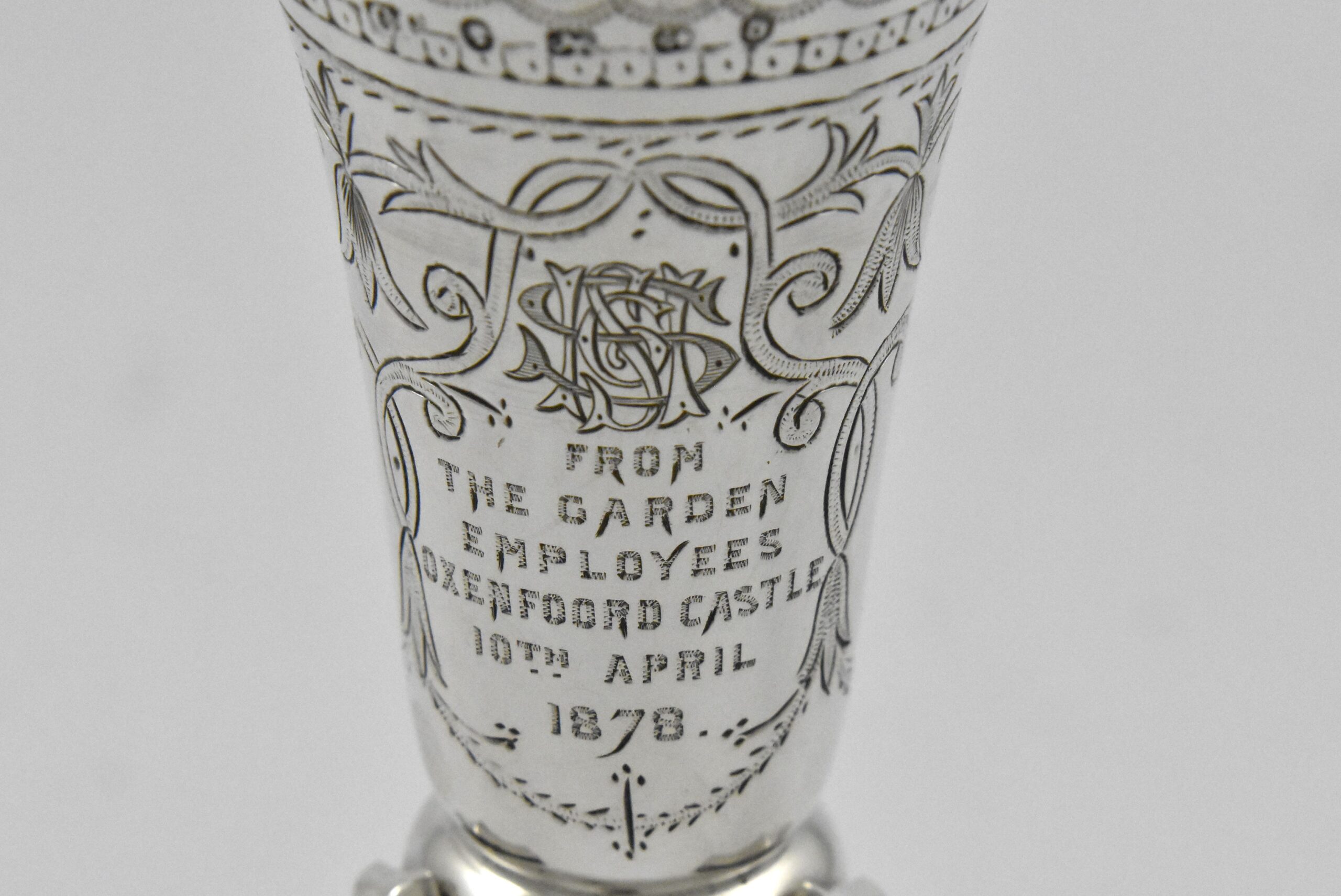 Victorian silver posy holder with finger ring and flower pin marked for London 1878. Incorporated into the handle are three sprung legs allowing it to stand. Engraved: “FROM THE GARDEN EMPLOYEES OXENFOORD CASTLE 10TH APRIL1878” by Colen Hewer Cheshire. - Image 5