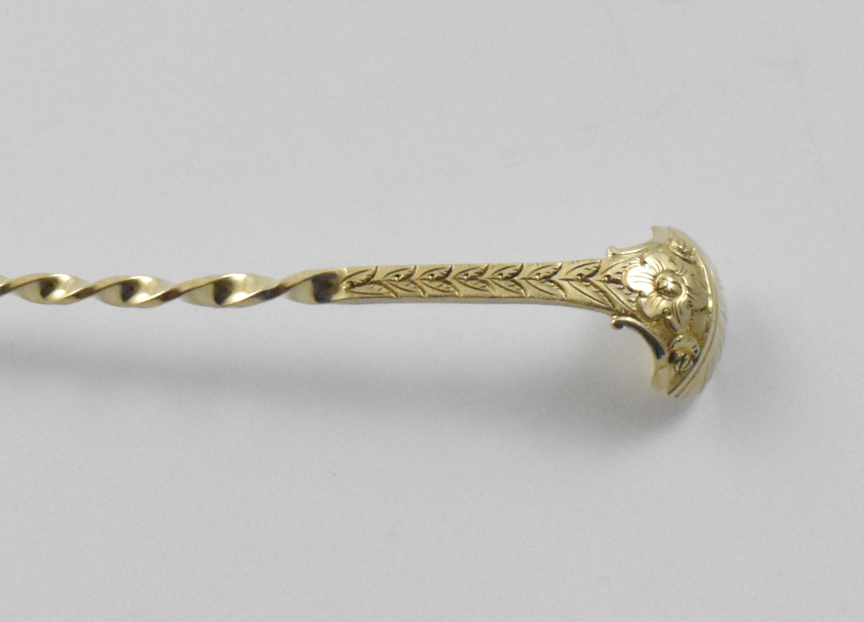 Rare Cape Gold hairpin by Johannes Hendricus Beyleveld, circa 1814- 1827 (The first recorded by this maker) Cape Gold hairpins are rare with only four other gold examples recorded. One is in the Koopmans De Wet Collection. Two examples by Jacobus Johannes Vos are pictured in ‘A History of Cape Silver 1700-1870’ by David Heller on page 207 and the fourth gold version by Peter Clarke Daniel was sold by The Old Corkscrew. - Image 4