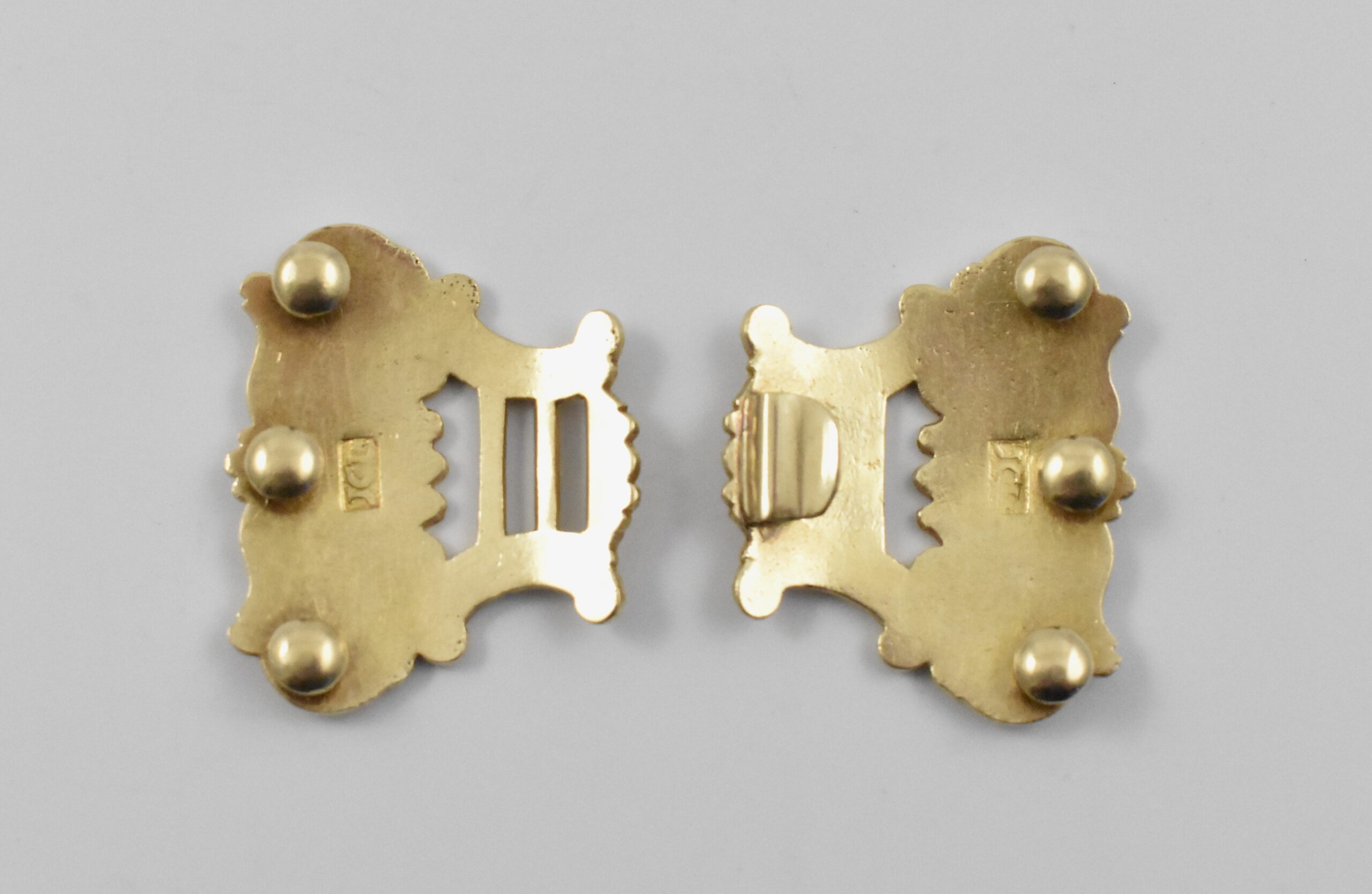 Rare Cape 19ct gold double buckle by Johannes Casparus Lotter, Circa 1811- 1823 in a later case. Only a handful of Cape Gold pieces are recorded, including an 18ct gold snuff box and five gold hair pins. Tested by Cape Precious Metals in 2017 as 19.135 Karat, the balance comprising both copper & silver. - Image 4
