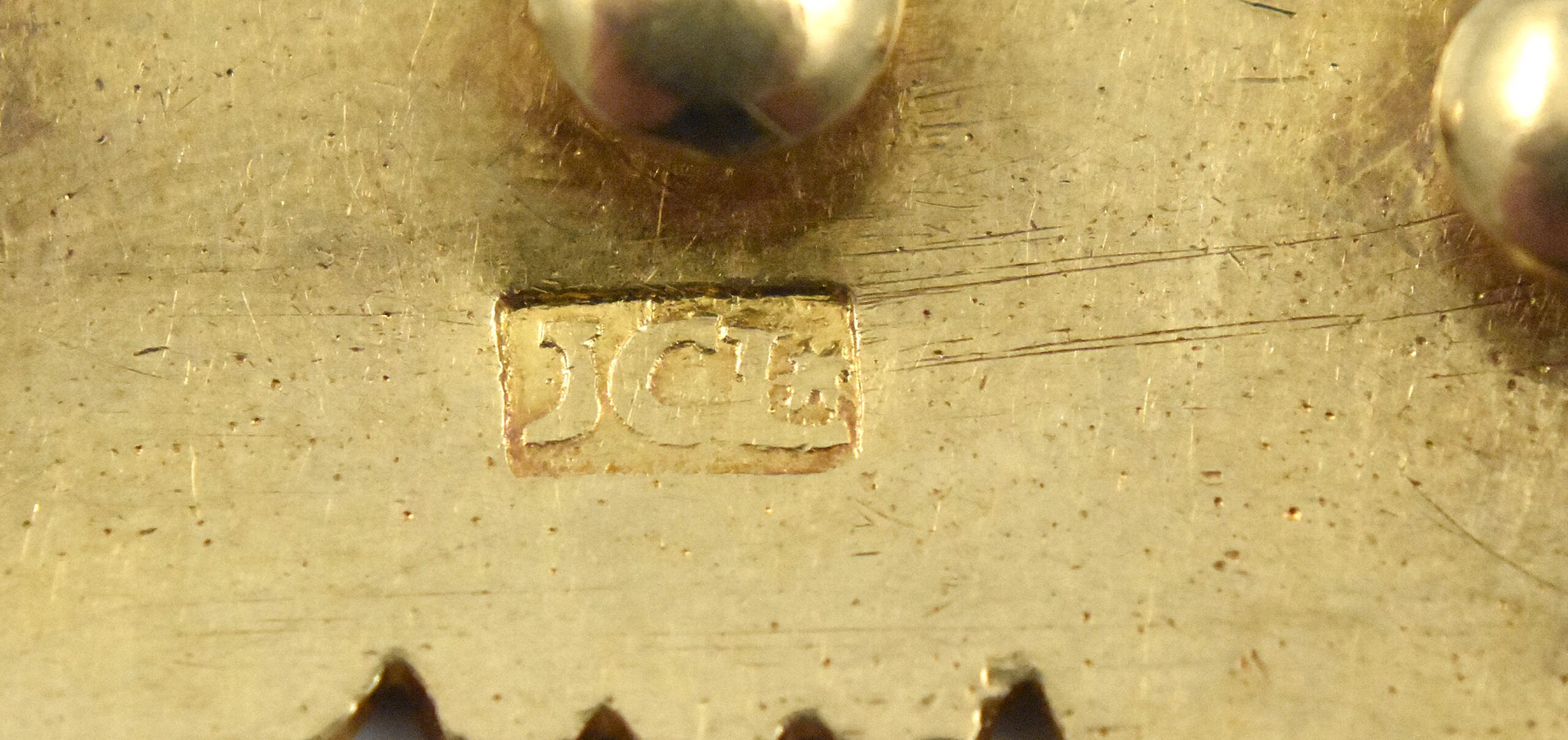 Rare Cape 19ct gold double buckle by Johannes Casparus Lotter, Circa 1811- 1823 in a later case. Only a handful of Cape Gold pieces are recorded, including an 18ct gold snuff box and five gold hair pins. Tested by Cape Precious Metals in 2017 as 19.135 Karat, the balance comprising both copper & silver. - Image 6