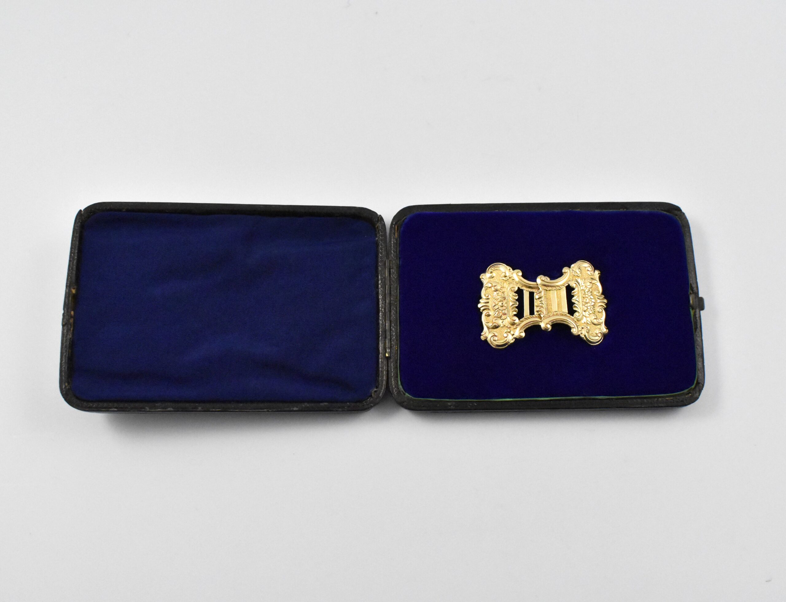 Rare Cape 19ct gold double buckle by Johannes Casparus Lotter, Circa 1811- 1823 in a later case. Only a handful of Cape Gold pieces are recorded, including an 18ct gold snuff box and five gold hair pins. Tested by Cape Precious Metals in 2017 as 19.135 Karat, the balance comprising both copper & silver. - Image 8