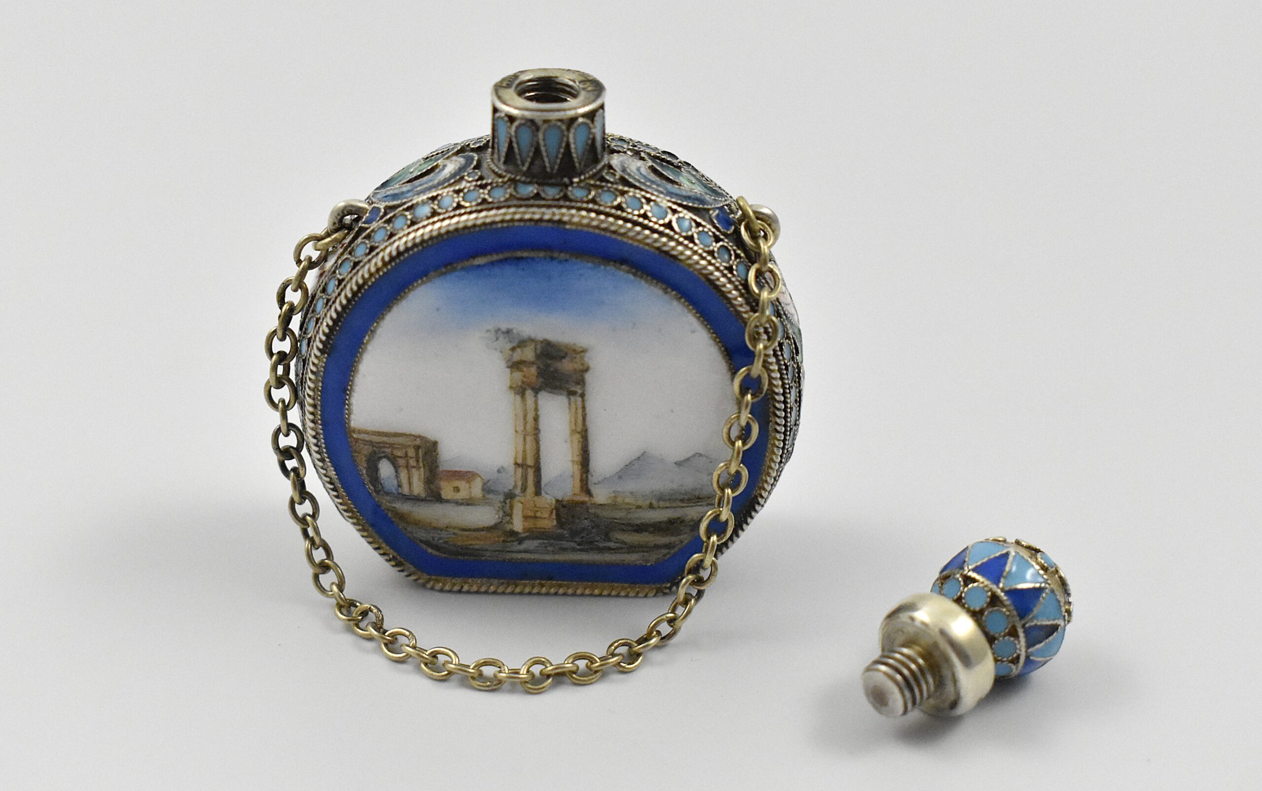 Russian ‘84’ silver and shaded enamel scent bottle by August Frederik Hollming (1854- 1915) marked for St. Petersburg (last quarter of the 19th century). Hollming became a Master in 1880 and became a Faberge workmaster from 1900 until 1915. - Image 10