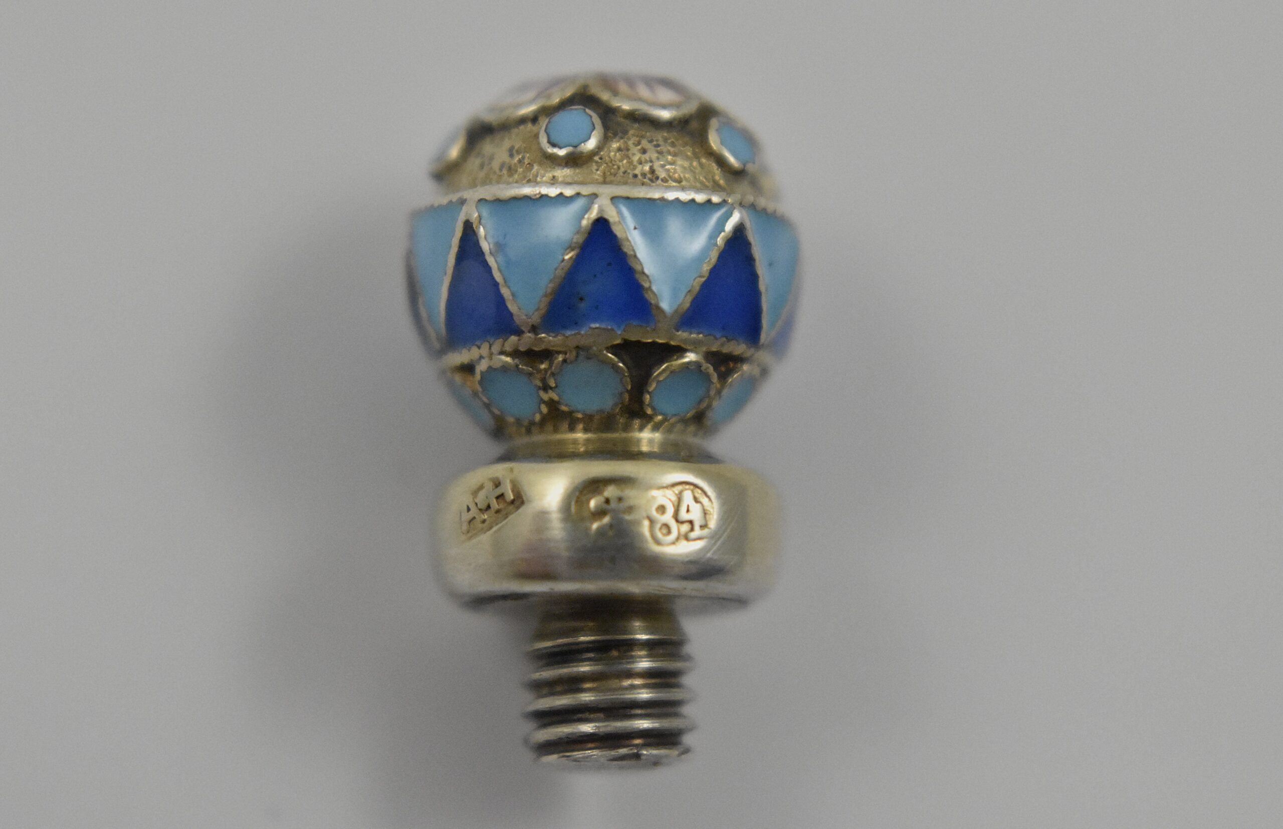 Russian ‘84’ silver and shaded enamel scent bottle by August Frederik Hollming (1854- 1915) marked for St. Petersburg (last quarter of the 19th century). Hollming became a Master in 1880 and became a Faberge workmaster from 1900 until 1915. - Image 12
