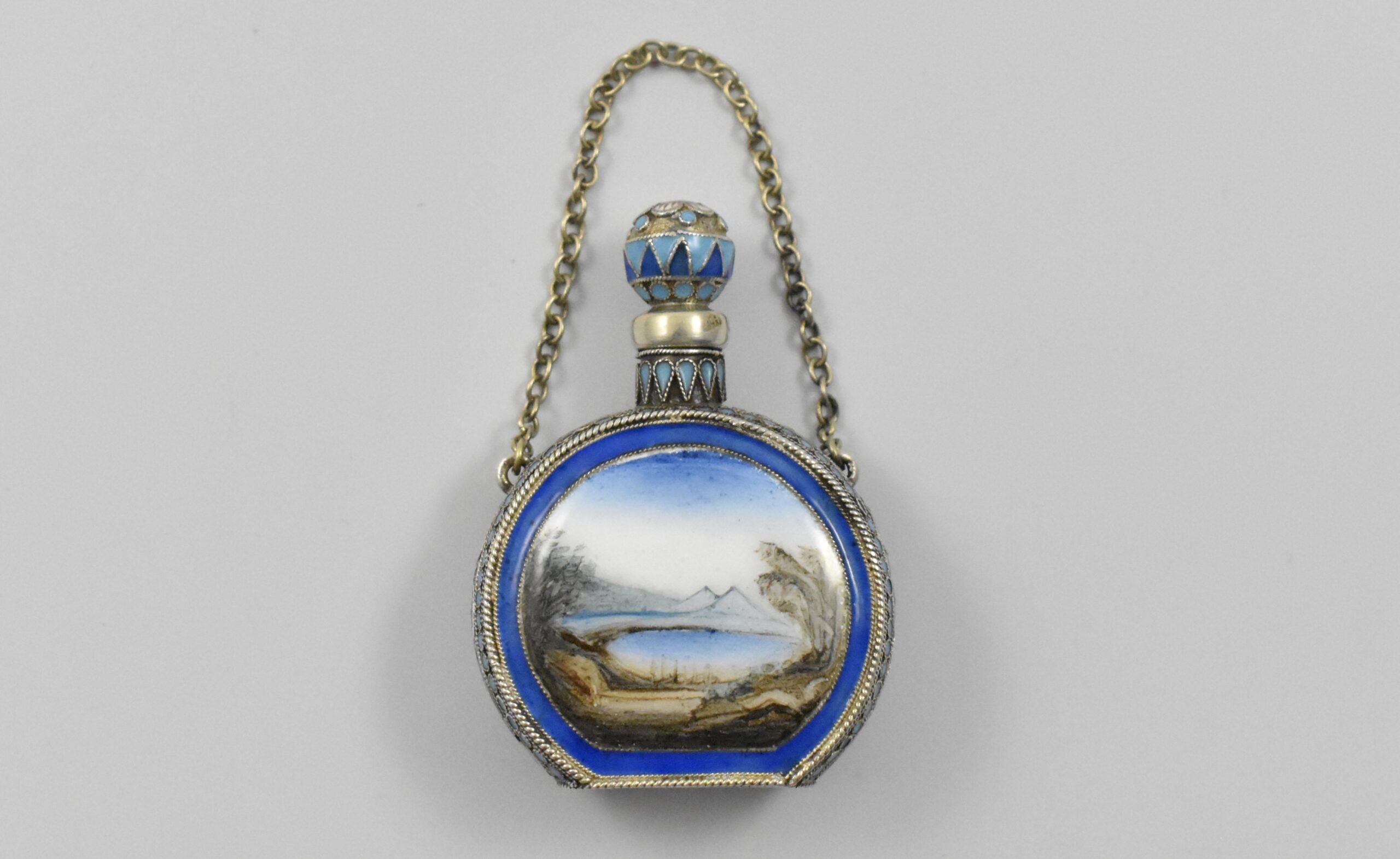 Russian ‘84’ silver and shaded enamel scent bottle by August Frederik Hollming (1854- 1915) marked for St. Petersburg (last quarter of the 19th century). Hollming became a Master in 1880 and became a Faberge workmaster from 1900 until 1915. - Image 2