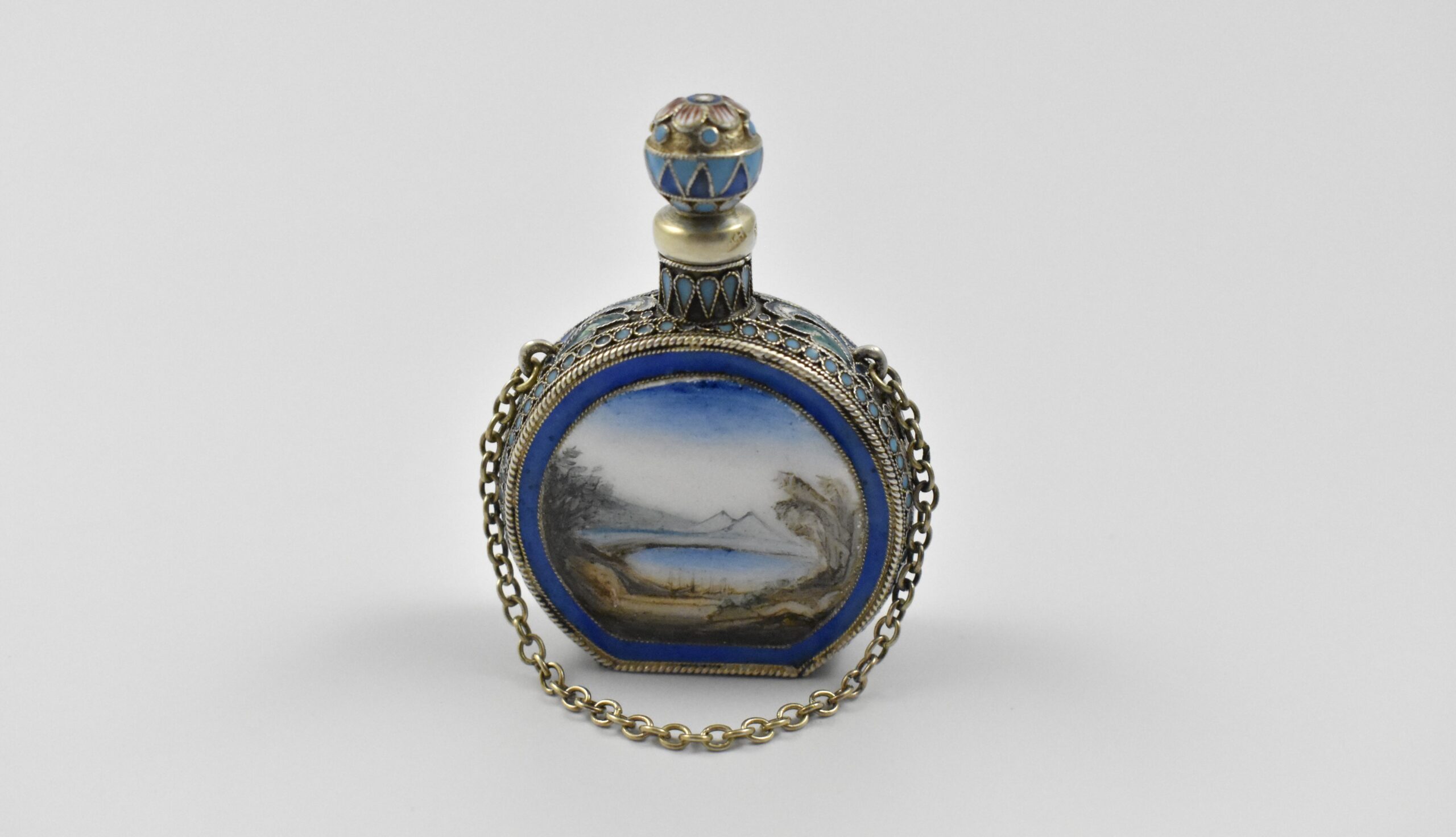 Russian ‘84’ silver and shaded enamel scent bottle by August Frederik Hollming (1854- 1915) marked for St. Petersburg (last quarter of the 19th century). Hollming became a Master in 1880 and became a Faberge workmaster from 1900 until 1915. - Image 3