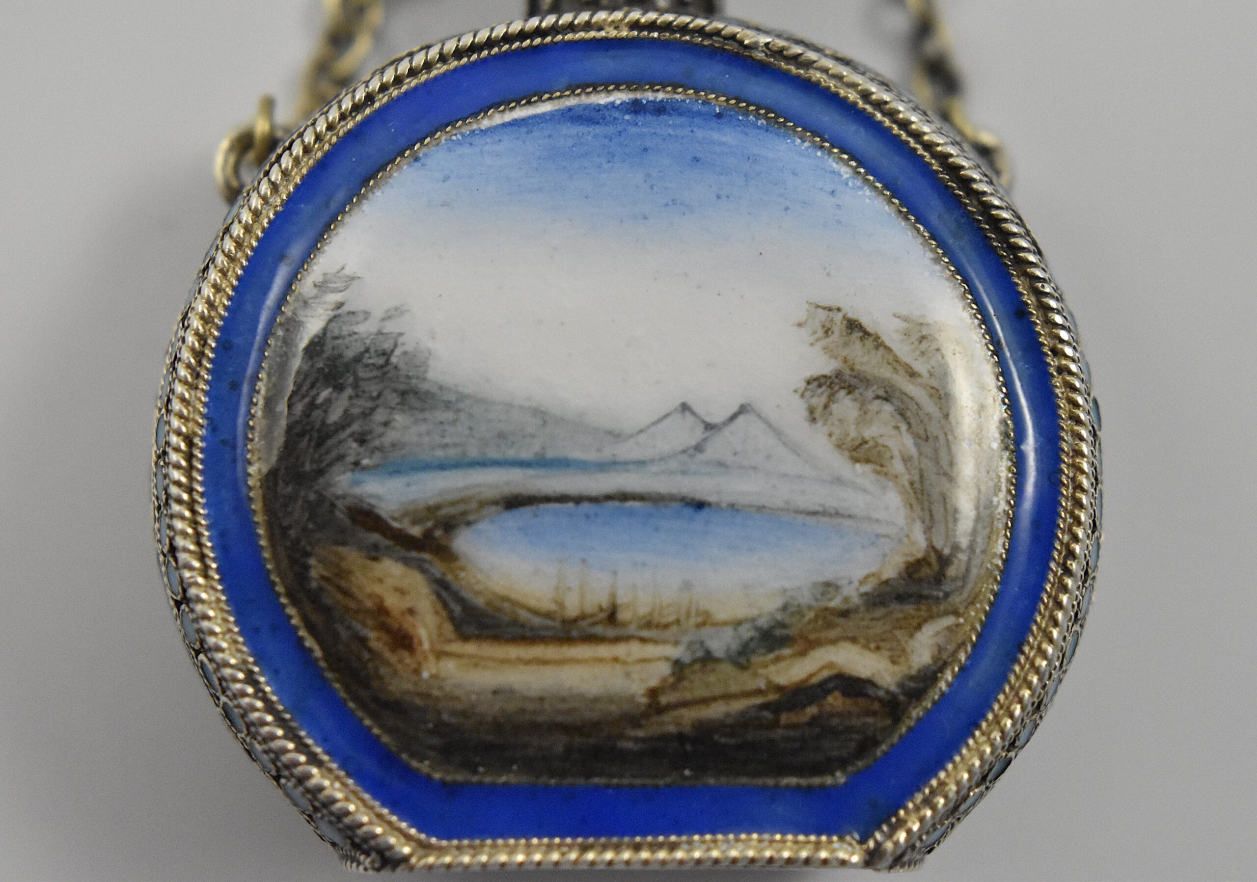 Russian ‘84’ silver and shaded enamel scent bottle by August Frederik Hollming (1854- 1915) marked for St. Petersburg (last quarter of the 19th century). Hollming became a Master in 1880 and became a Faberge workmaster from 1900 until 1915. - Image 5
