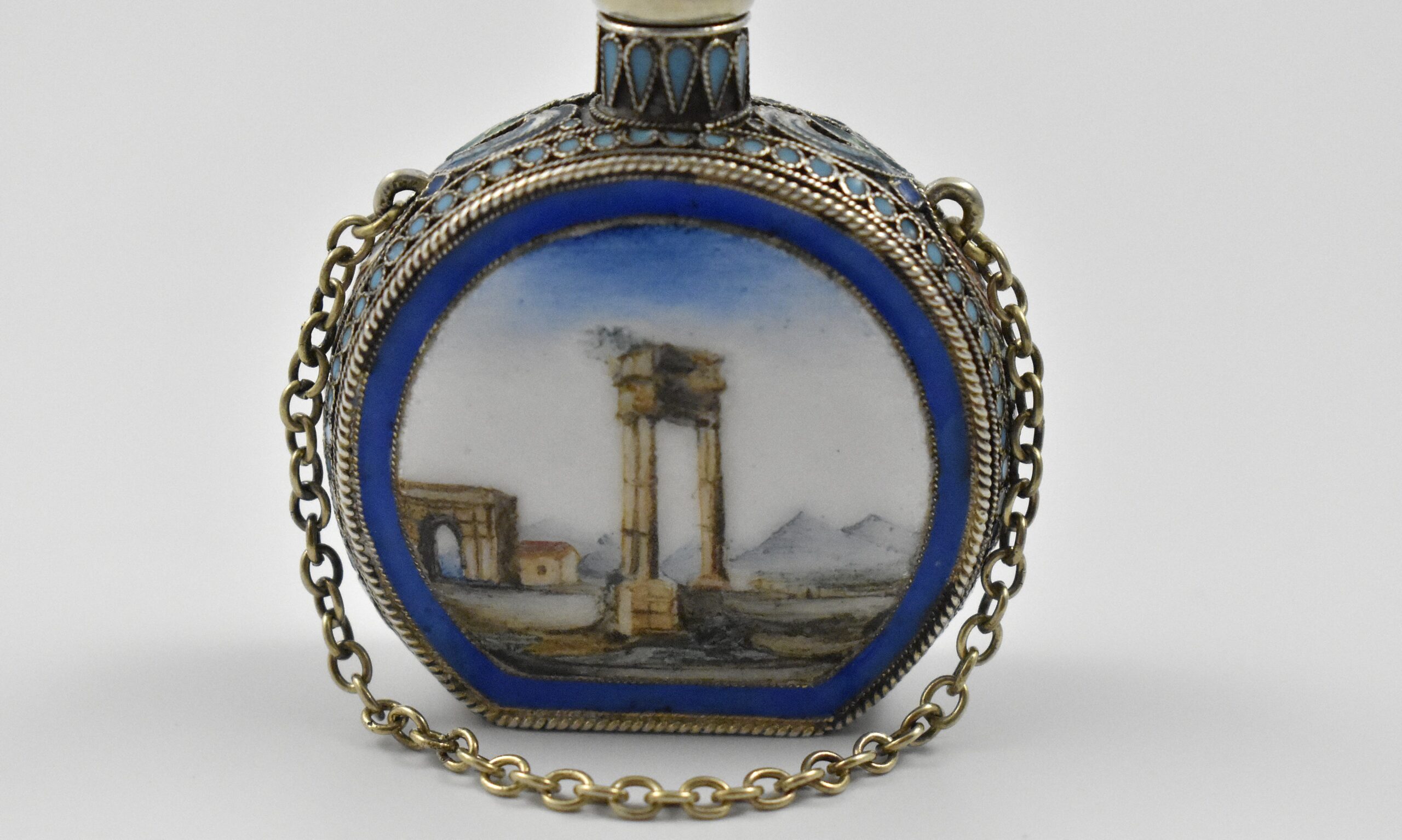 Russian ‘84’ silver and shaded enamel scent bottle by August Frederik Hollming (1854- 1915) marked for St. Petersburg (last quarter of the 19th century). Hollming became a Master in 1880 and became a Faberge workmaster from 1900 until 1915. - Image 8