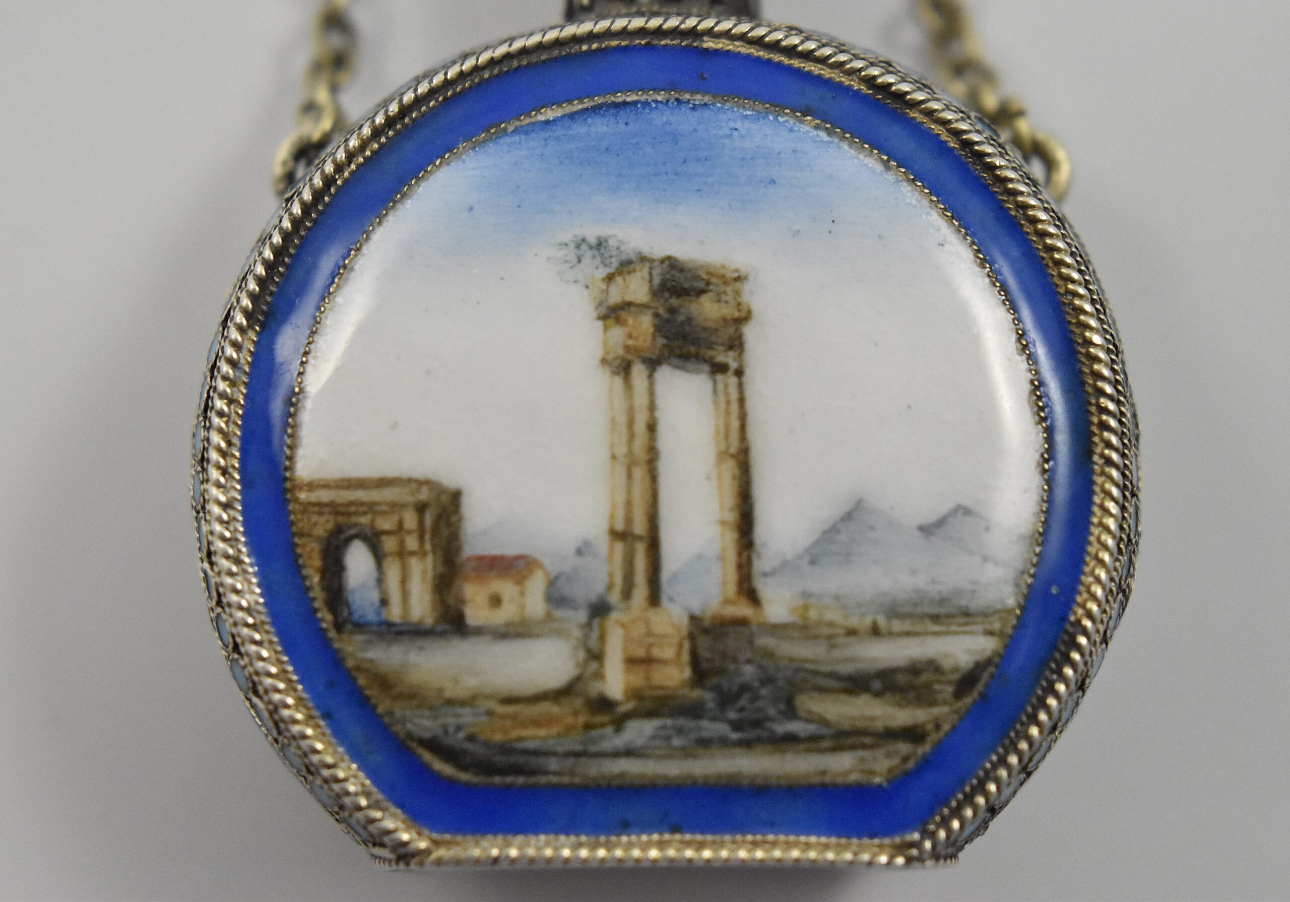 Russian ‘84’ silver and shaded enamel scent bottle by August Frederik Hollming (1854- 1915) marked for St. Petersburg (last quarter of the 19th century). Hollming became a Master in 1880 and became a Faberge workmaster from 1900 until 1915. - Image 9