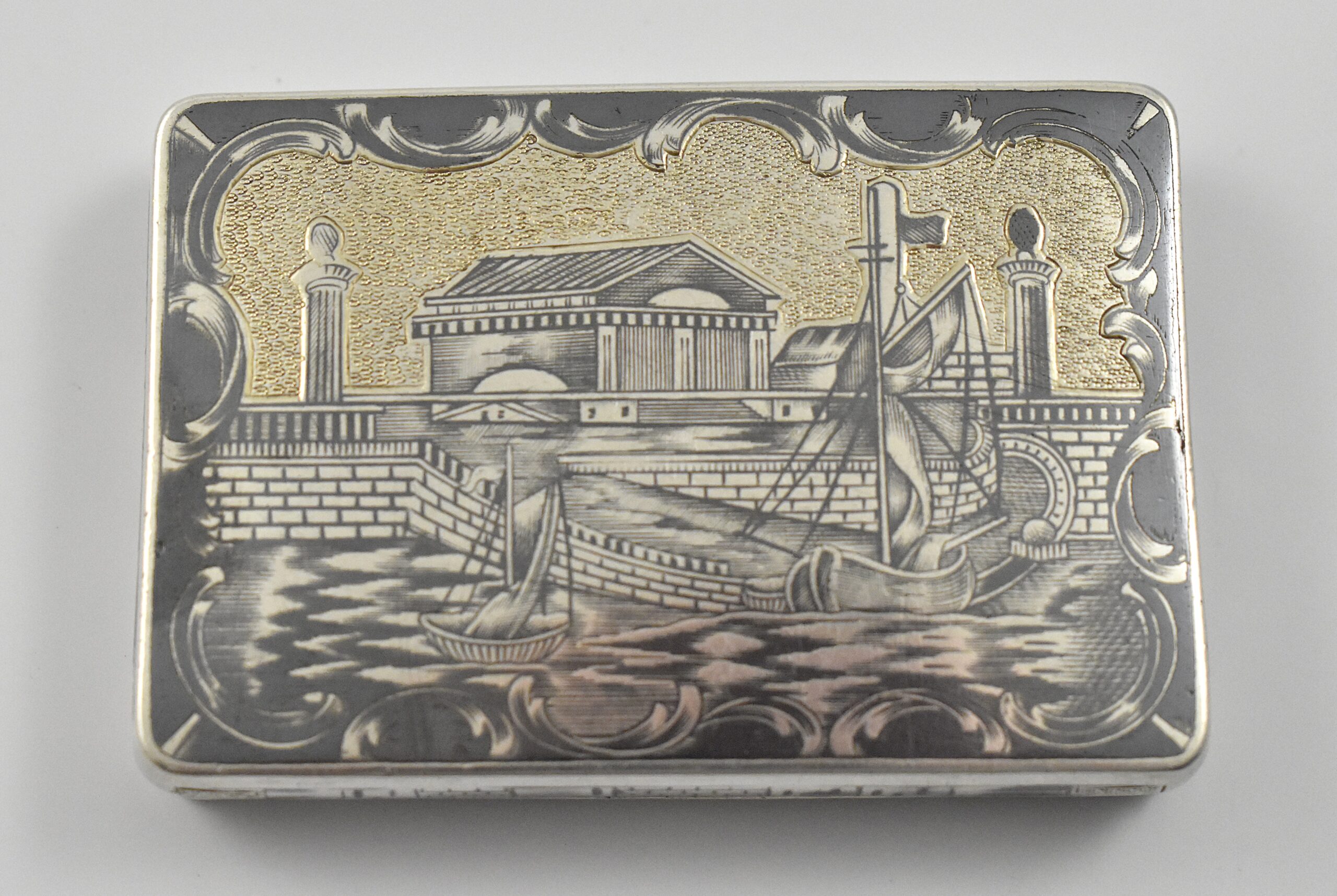 Russian ‘84’ silver and niello snuff box with a view of the monument to Peter the Great in St. Petersburg marked for Moscow 1826 by Ivan Kaltikov (1820- 1834) and with assay Master mark for Nicholai Bubrovin (1822- 1855) - Image 3