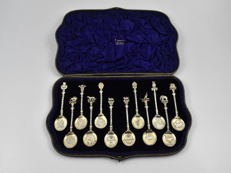 Cased set of twelve silver gilt commemorative spoons marked for London 1902, with Registered design number –Rd 386663 for the coronation of Edward VII and Alexandra by Edward Barnard & Sons Ltd.