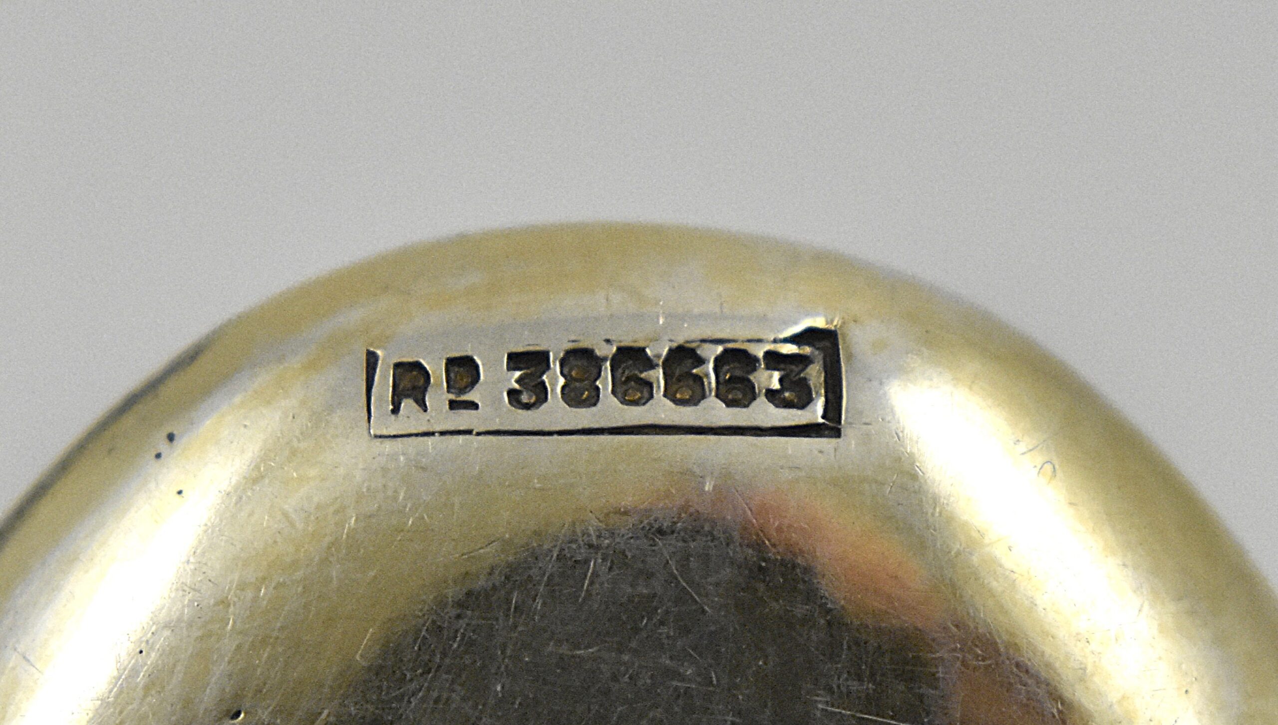 Cased set of twelve silver gilt commemorative spoons marked for London 1902, with Registered design number –Rd 386663 for the coronation of Edward VII and Alexandra by Edward Barnard & Sons Ltd. - Image 7