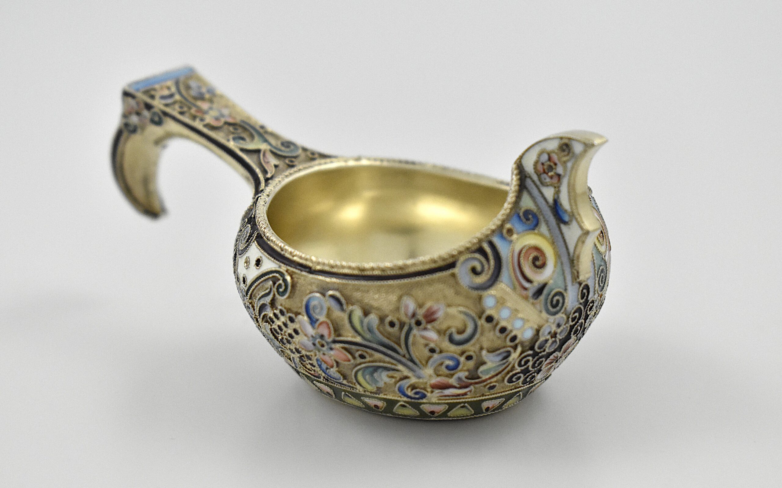 Russian ‘84’ silver gilt and shaded enamel Kovsh, Moscow 1908 to 1926, by the 11th Artel- an important group of workers highly influenced by the Art Nouveau style. - Image 3