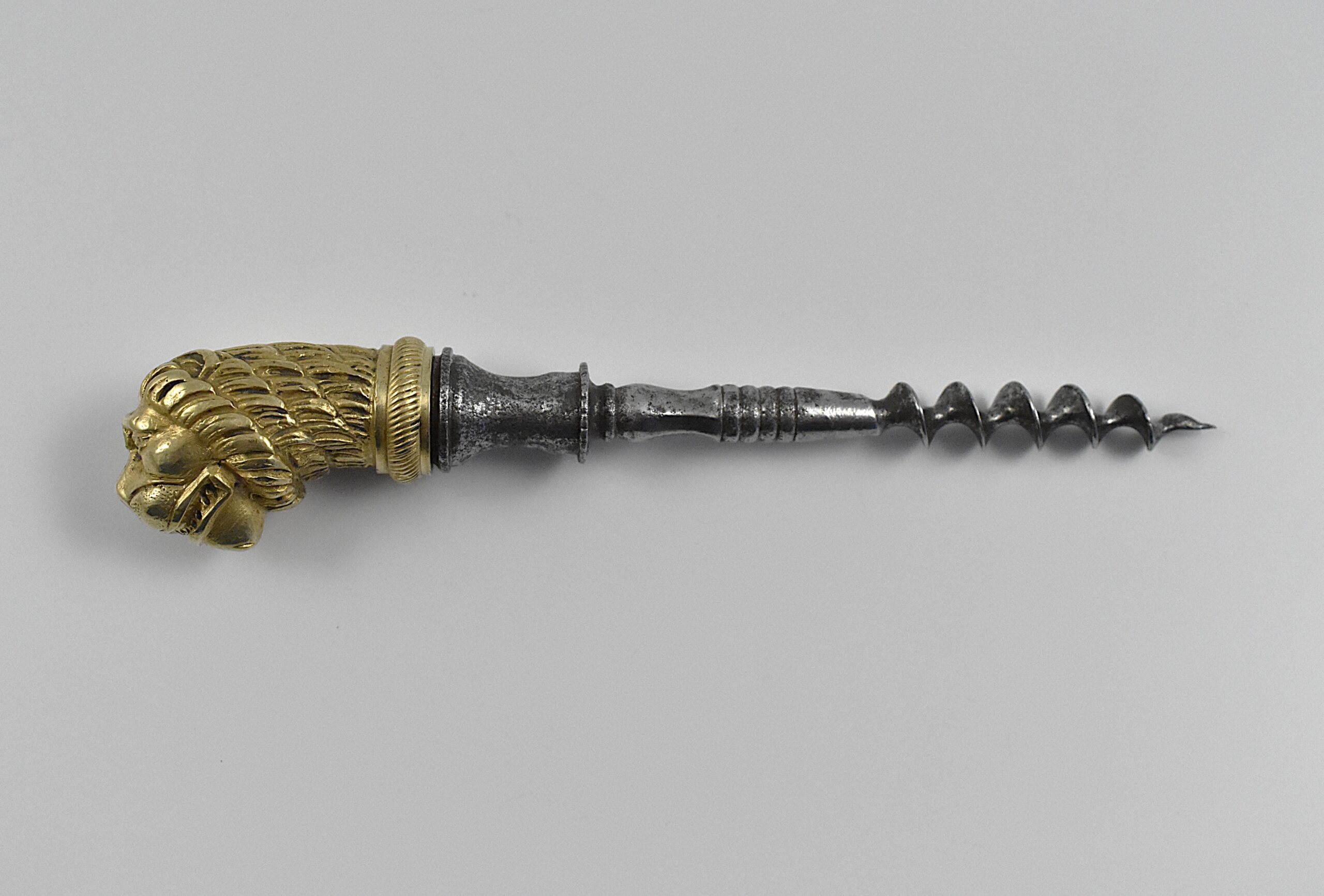 A magnificent mid-19th century English cast brass and steel corkscrew with an Indian lion head handle. Probably made as part of a travelling set, this is one of the finest examples we have come across. Perfect centre cut bladed worm with point. Circa 1860. (Provenance: Bert Giulian Collection 2024). - Image 2