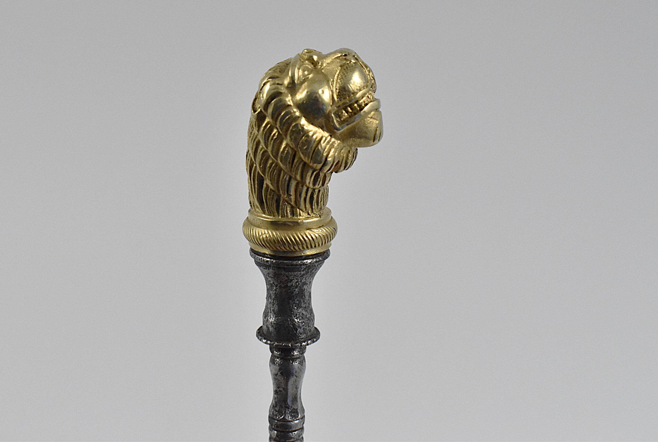 A magnificent mid-19th century English cast brass and steel corkscrew with an Indian lion head handle. Probably made as part of a travelling set, this is one of the finest examples we have come across. Perfect centre cut bladed worm with point. Circa 1860. (Provenance: Bert Giulian Collection 2024). - Image 3