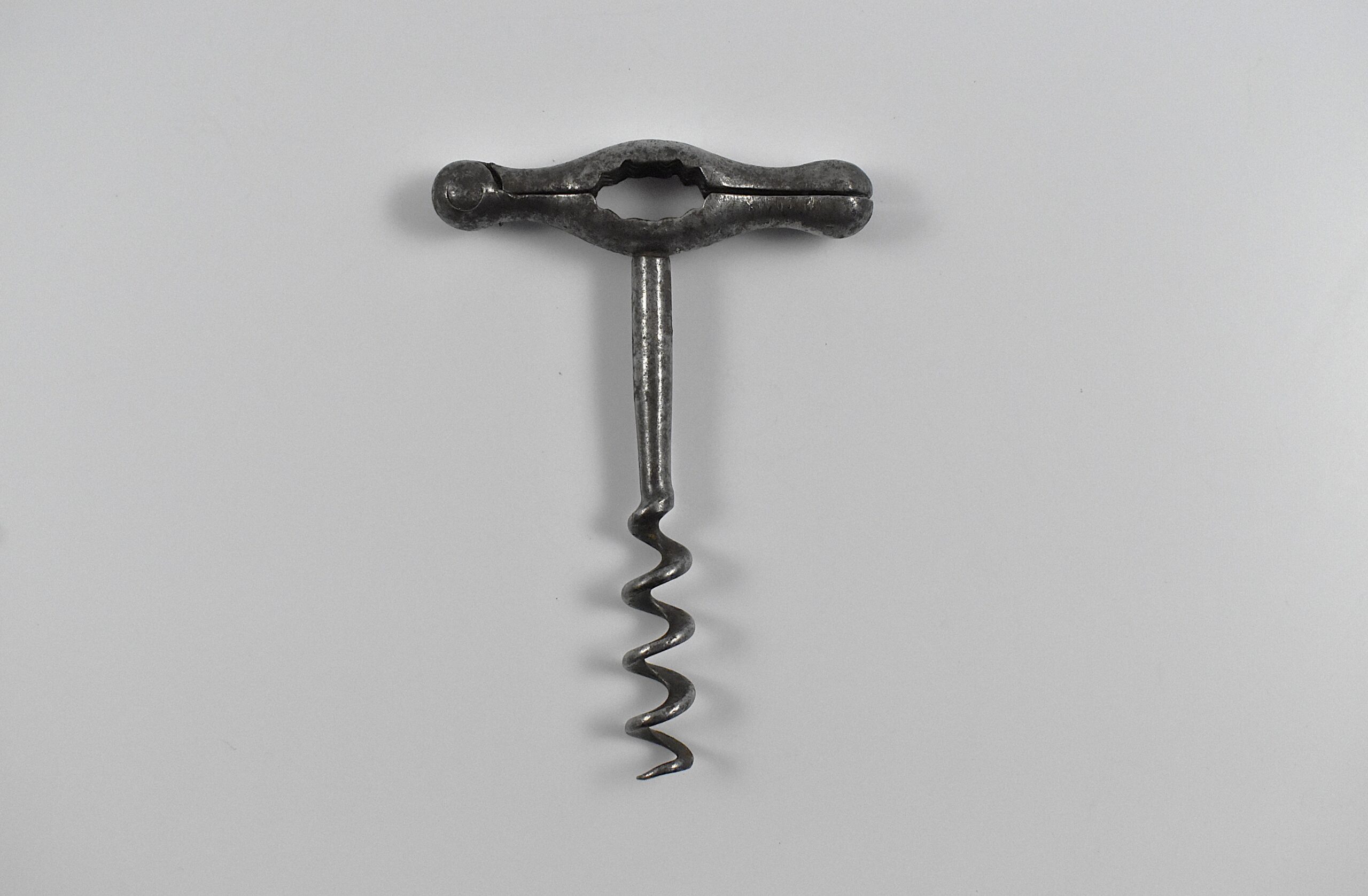 A rare French straight pull corkscrew with a folding handle containing a cork press. This example is marked “PORT ?? B SGDG” on the top. - Image 2