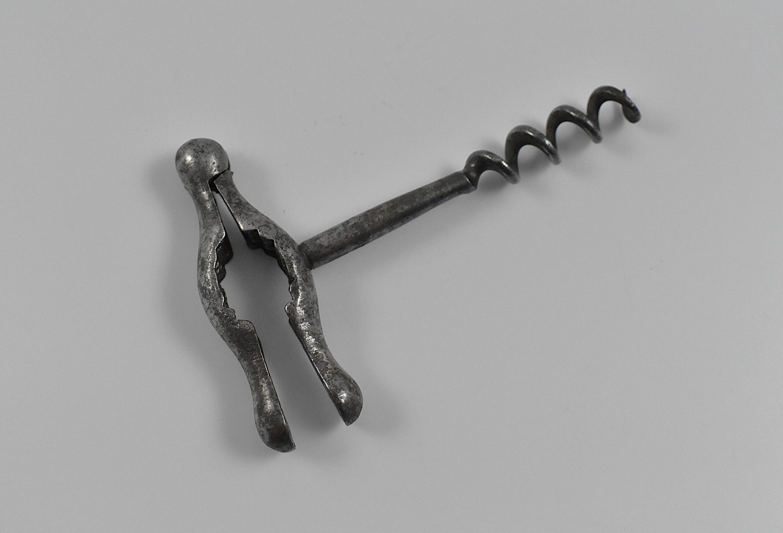 A rare French straight pull corkscrew with a folding handle containing a cork press. This example is marked “PORT ?? B SGDG” on the top. - Image 5