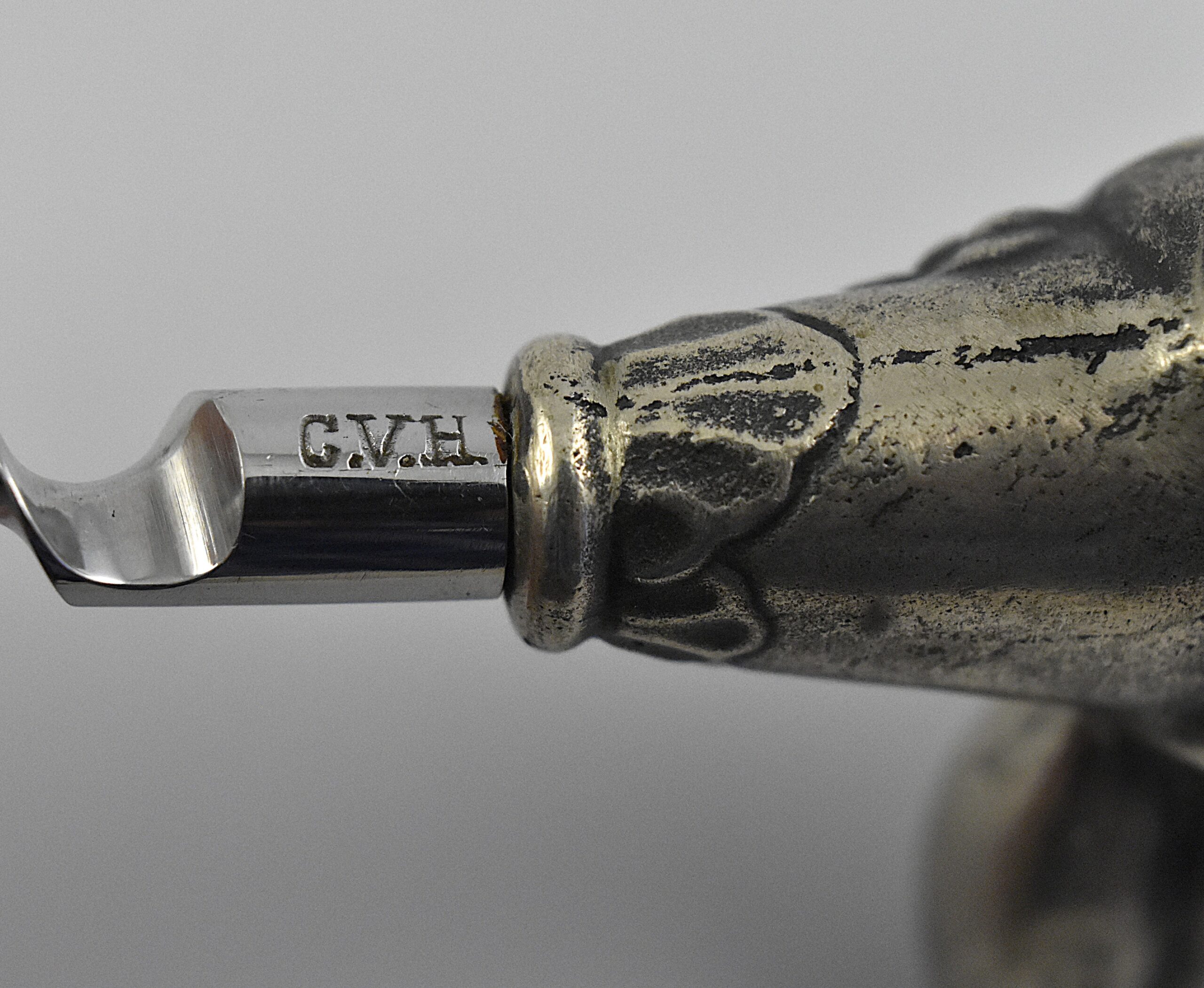A Swedish straight pull corkscrew with a representation of Bacchus squeezing a bunch of grapes by the firm of Carl Victor Heljestrand (1816-1861). - Image 4