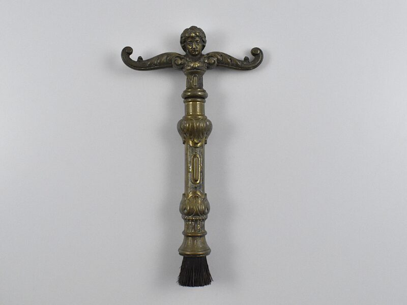 A magnificent straight pull cast brass corkscrew surmounted with the head of Bachus. The bayonet-fit sheath has a brush at the end.