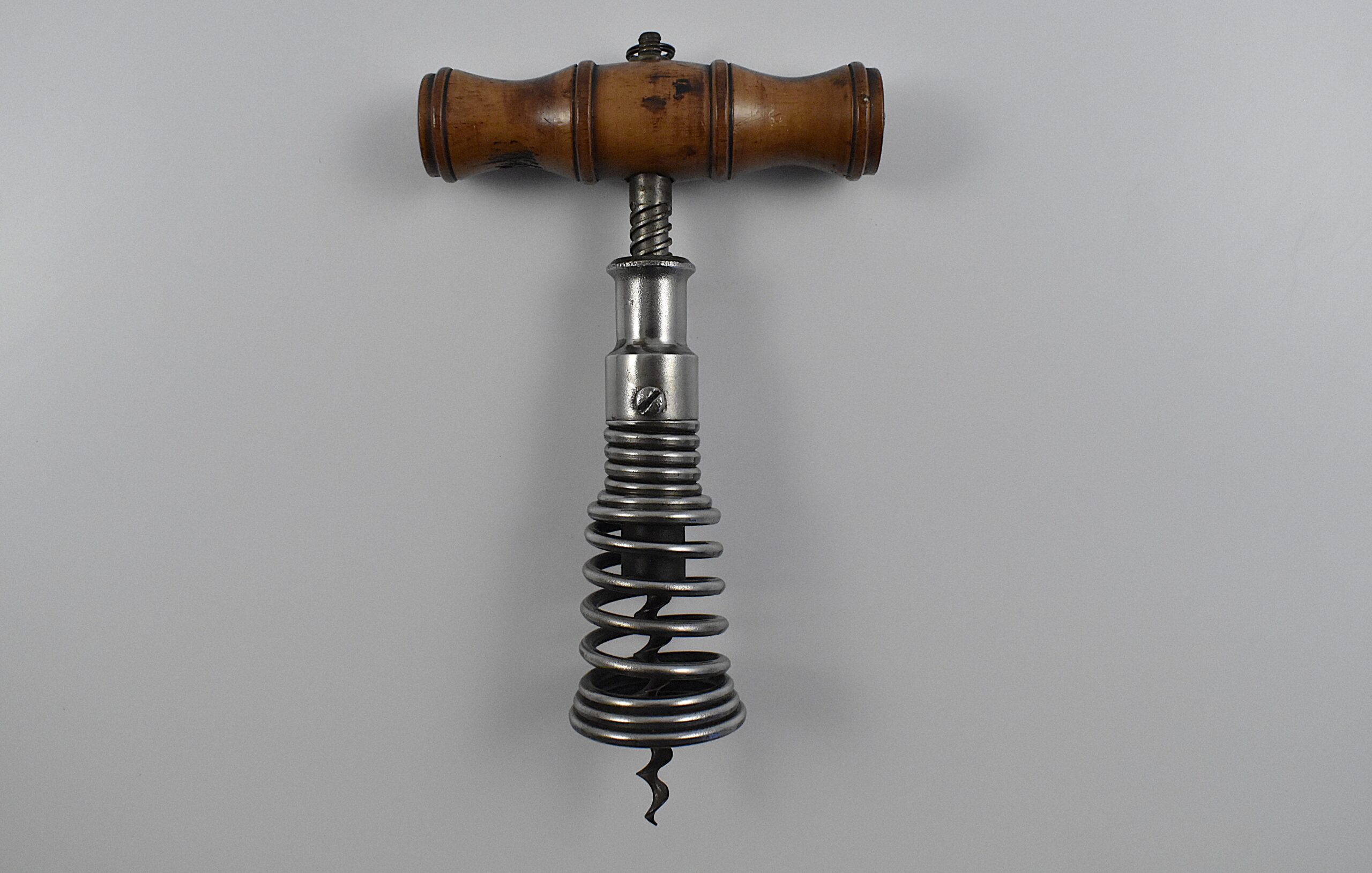 A German corkscrew with cone shaped coiled spring barrel which was a registered design No. 65,555 granted to Georg Giessler on October the 14th 1896. - Image 2