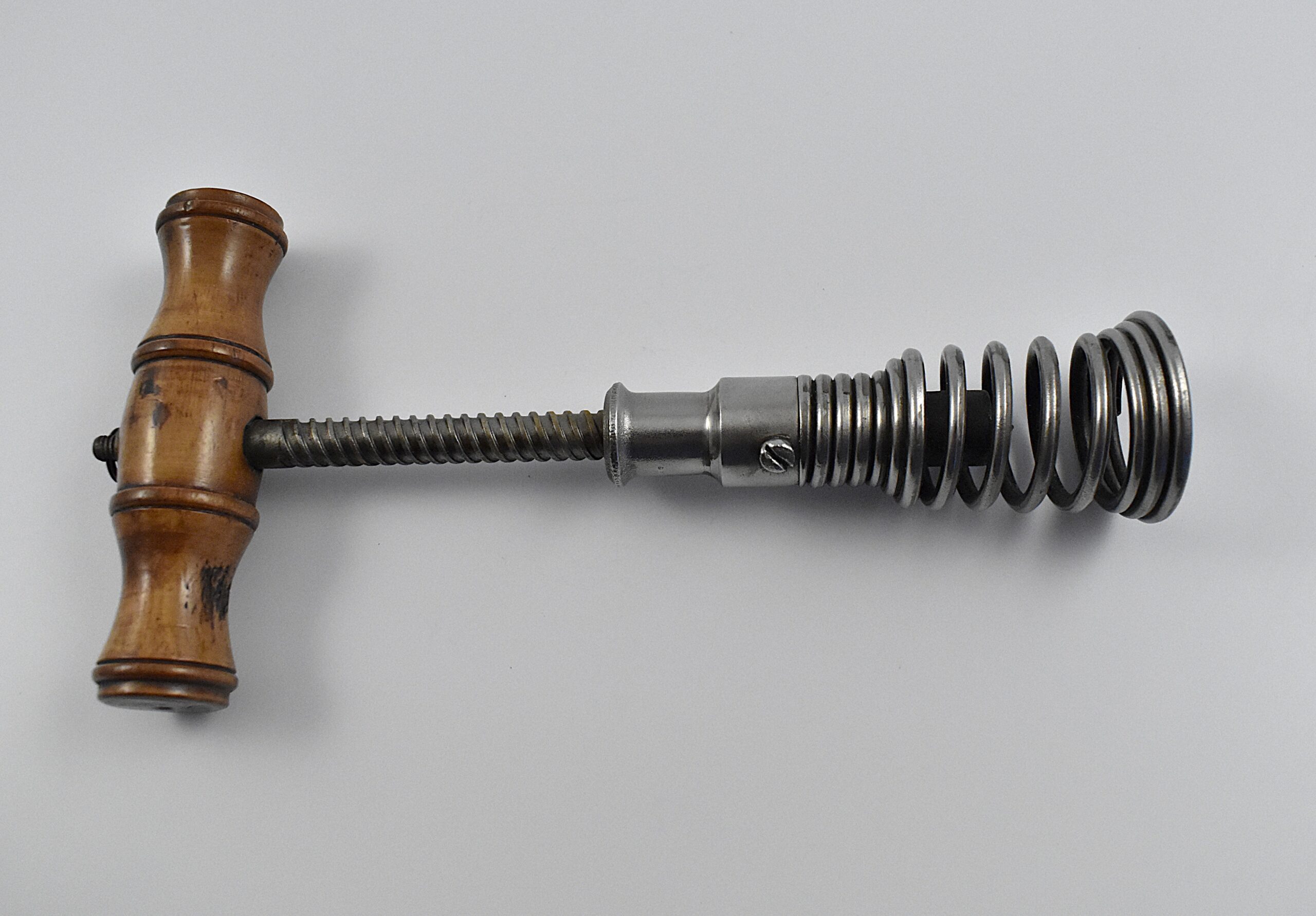 A German corkscrew with cone shaped coiled spring barrel which was a registered design No. 65,555 granted to Georg Giessler on October the 14th 1896. - Image 3