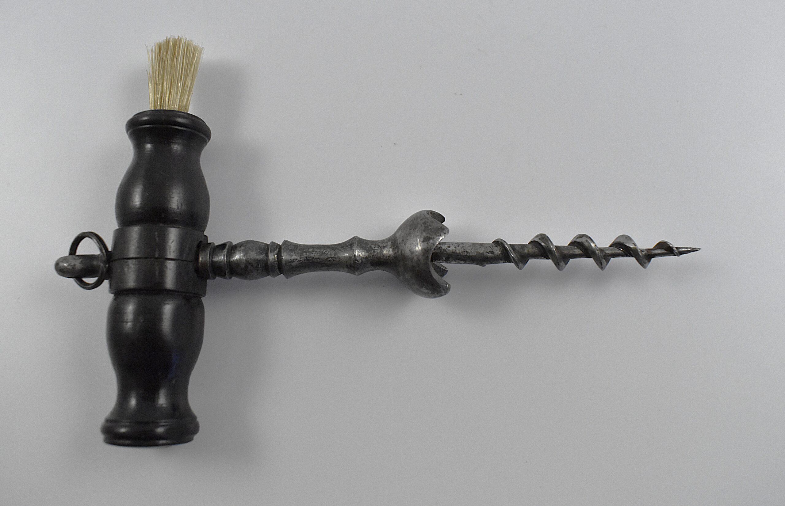 A French straight pull corkscrew with turned wooden handle incorporating a dusting brush and hanging ring. - Image 3