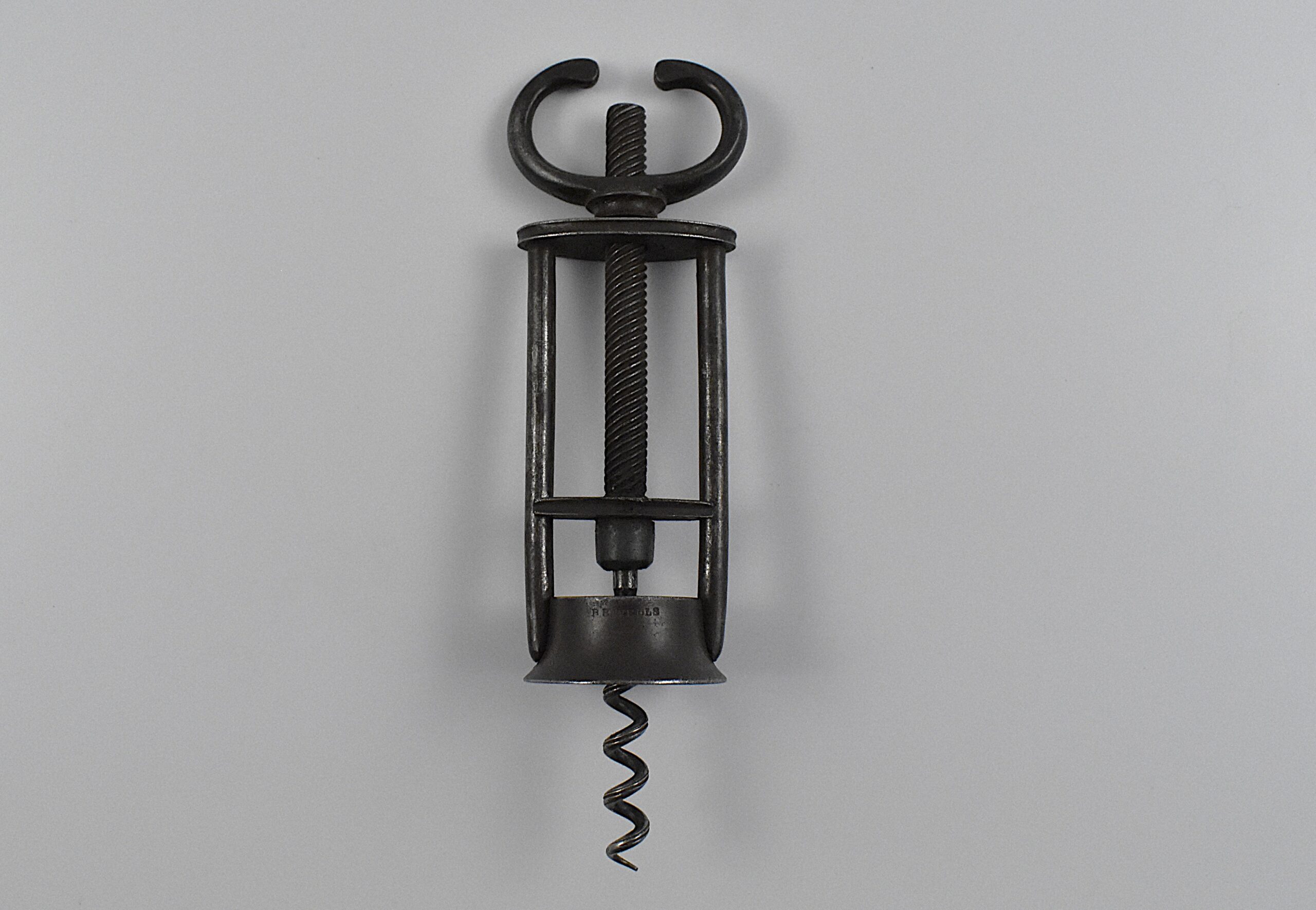 An English open frame two pillar corkscrew with a fixed wing nut handle retailed by B B WELLS of 431 WEST ST STRAND. - Image 2