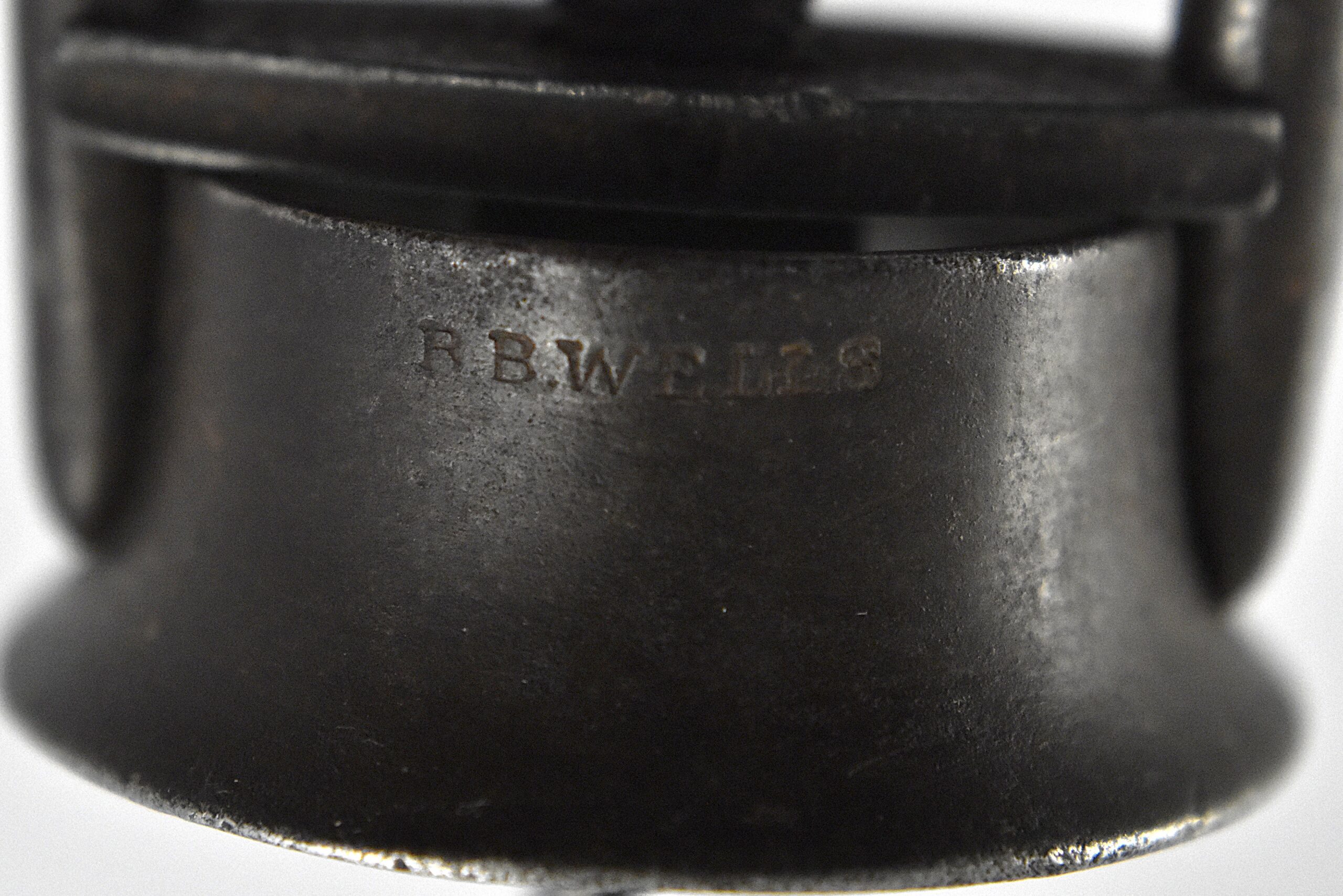 An English open frame two pillar corkscrew with a fixed wing nut handle retailed by B B WELLS of 431 WEST ST STRAND. - Image 5