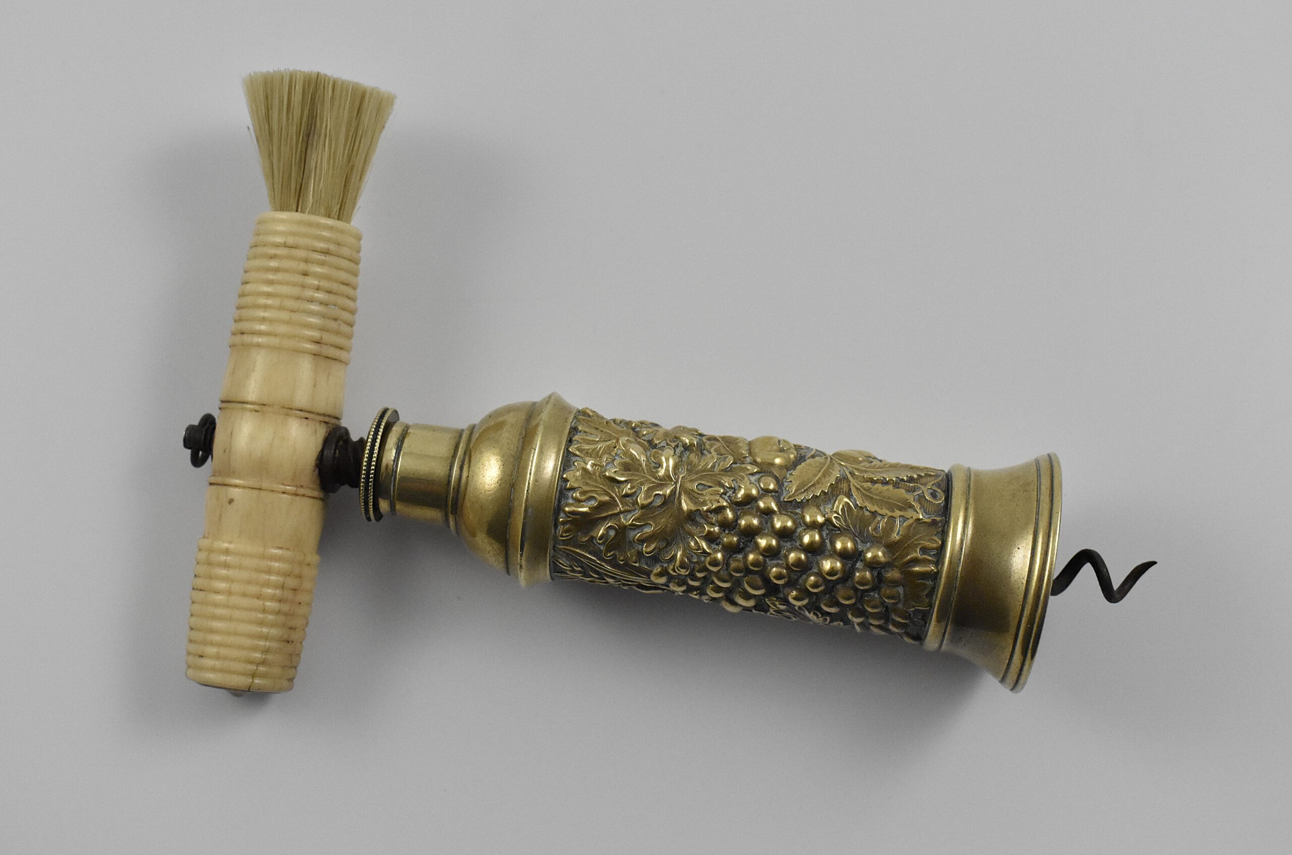 A rare and magnificent brass “Thomason” “Harvest barrel” or “Autumnal Fruits” corkscrew. - Image 3
