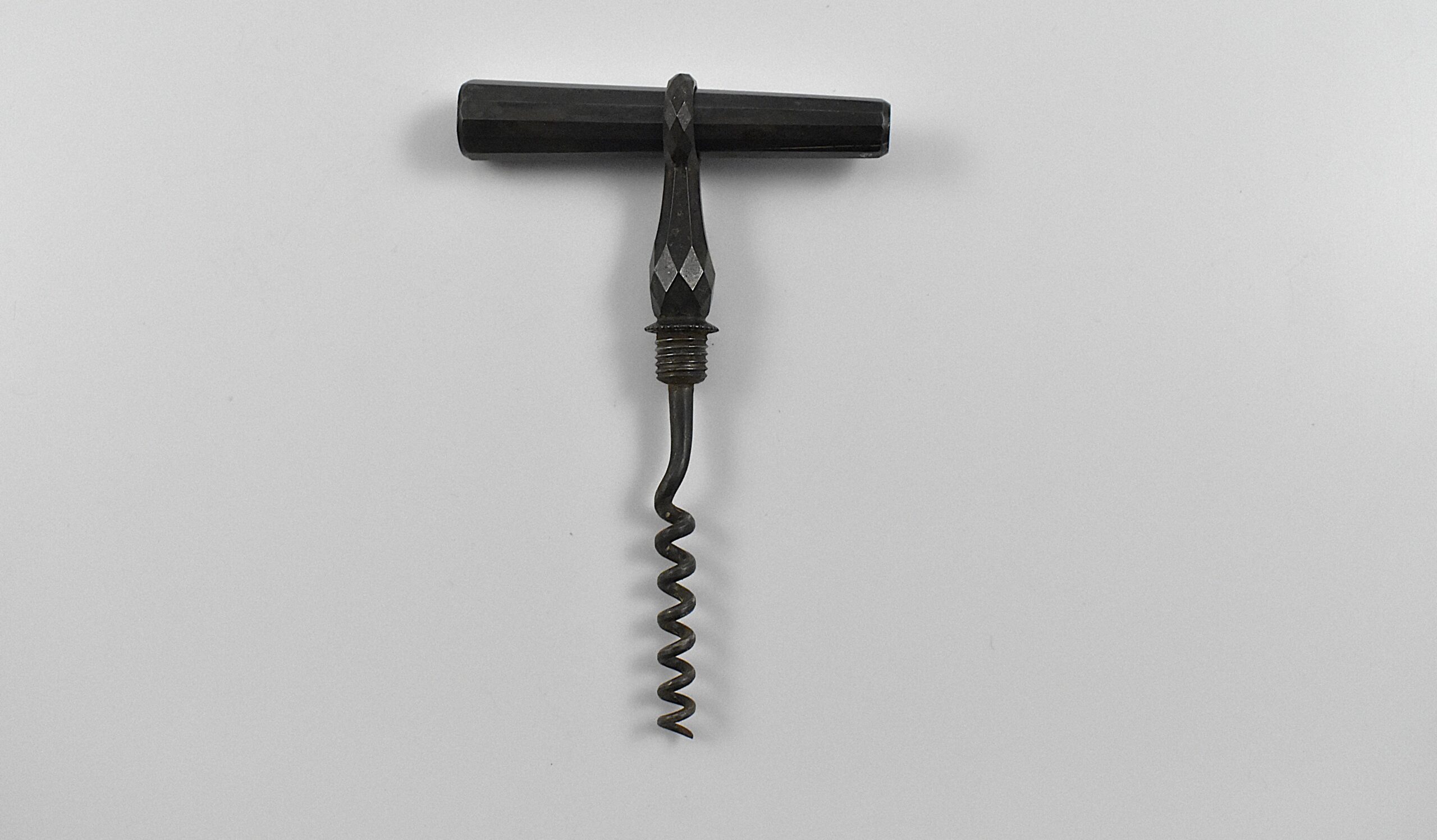A magnificent early 19th century English faceted and polished steel picnic corkscrew. - Image 3
