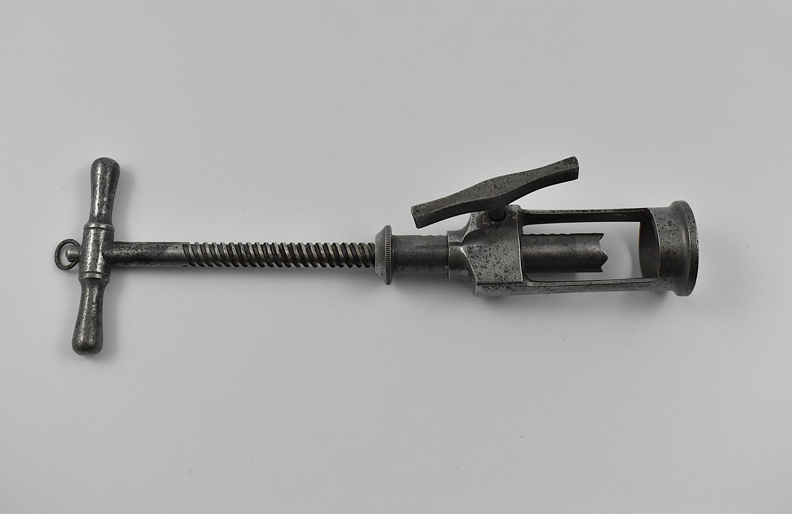 A German steel open frame corkscrew with side rack. The handle with a hanging ring leads to a threaded shank, and the second shaft has a machined side rack. Once the cork is penetrated the flat steel side wind raising handle pulls the cork from the bottle. This design has a cork ejector, the claws on the base of the second shaft, which helps eject the drawn cork from the perfect centre cut bladed worm by turning the handle in the opposite direction, without having to hold the cork. This example is marked “F OTTO MULLER” on the frame. - Image 2